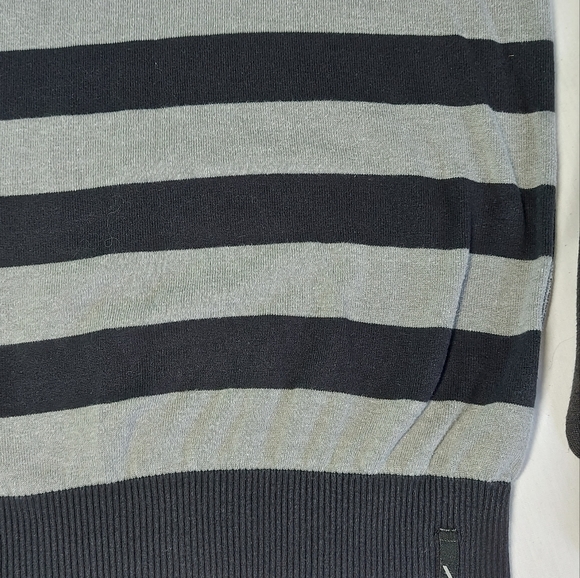 Kenneth Cole Unlisted Striped Y2K V- Neck Lightweight Sweater, Medium - Picture 3 of 11